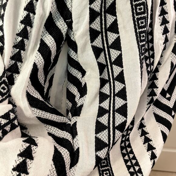 Old Navy V-Neck Geometric Mini Dress, size Medium - Picture 5 of 9